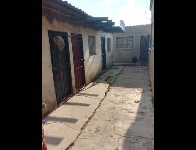 10 BEDROOM HOUSE FOR SALE IN ESIZIBA